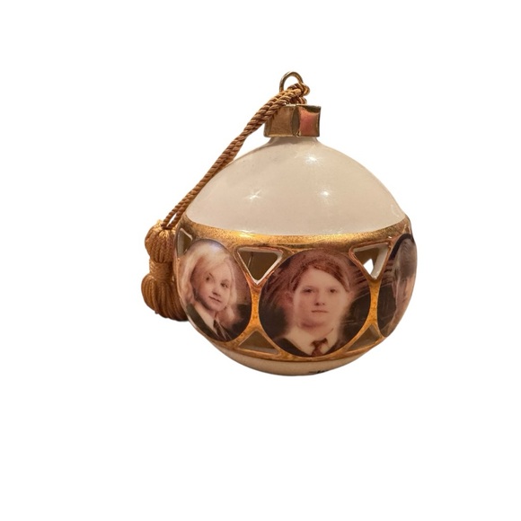 Wizarding World of Harry Potter Official Ceramic Hogwarts Gold Tassel Ornament - Picture 4 of 7